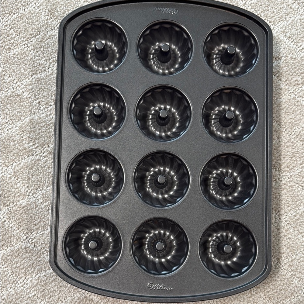 Wilton Mini Bundt Bundtlette Pan